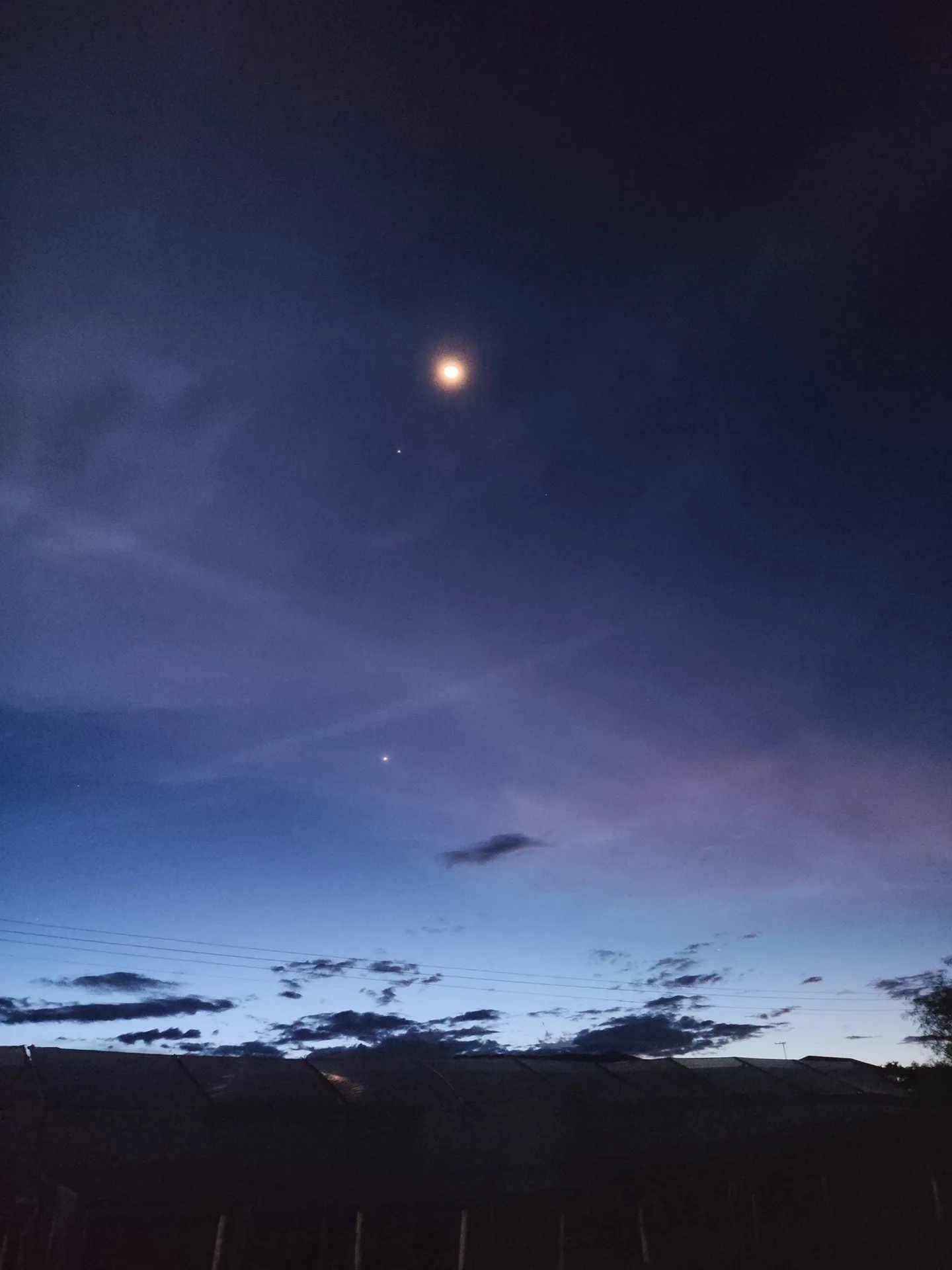 Cielo nocturno con luna llena Villa de Leyva Boyacá Colombia